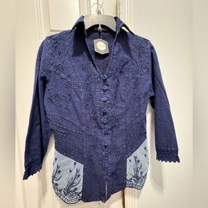 Giocam size large shirt NWT embroidered
